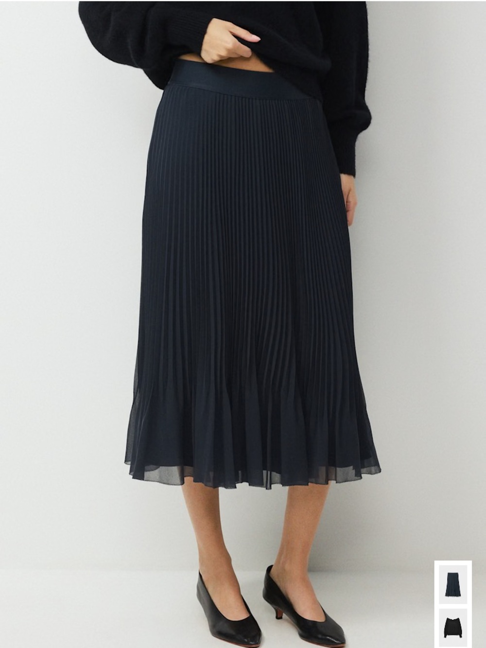 Aritzia Twirl Skirt in Navy